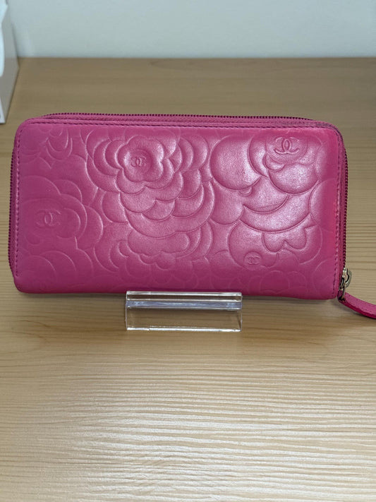 AUTHENTIC Chanel Vintage Pink Camellia Embossed Cavier Leather Zip Around Wallet