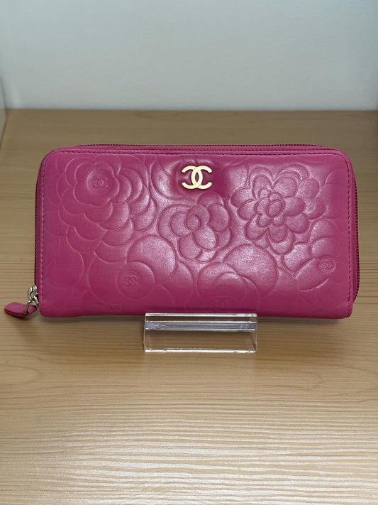 AUTHENTIC Chanel Vintage Pink Camellia Embossed Cavier Leather Zip Around Wallet