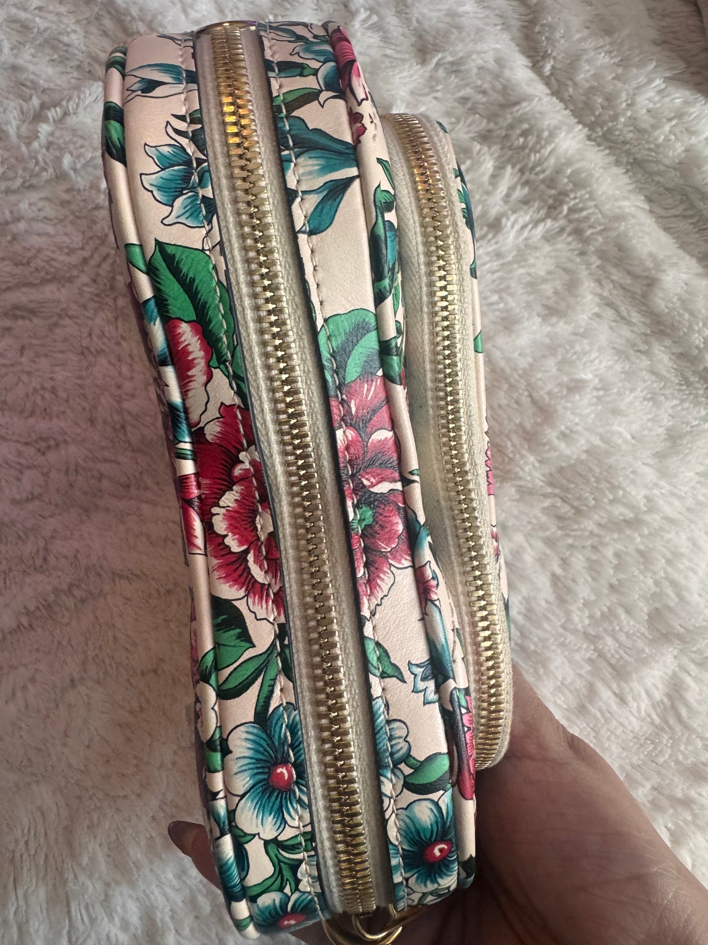 Gucci Brit Rose Print Interlocking G Mini Heart Shoulder Bag
