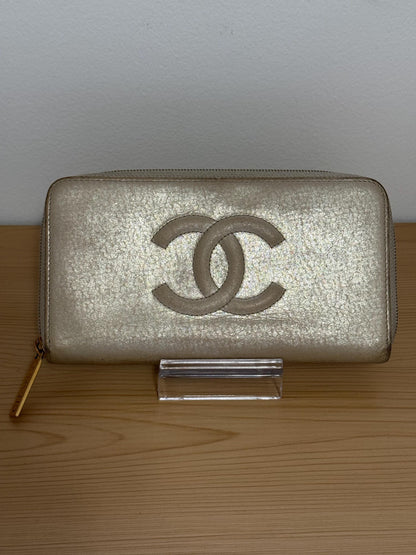 AUTHENTIC Chanel Metallic Lambskin Zippy Wallet