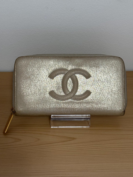 AUTHENTIC Chanel Metallic Lambskin Zippy Wallet
