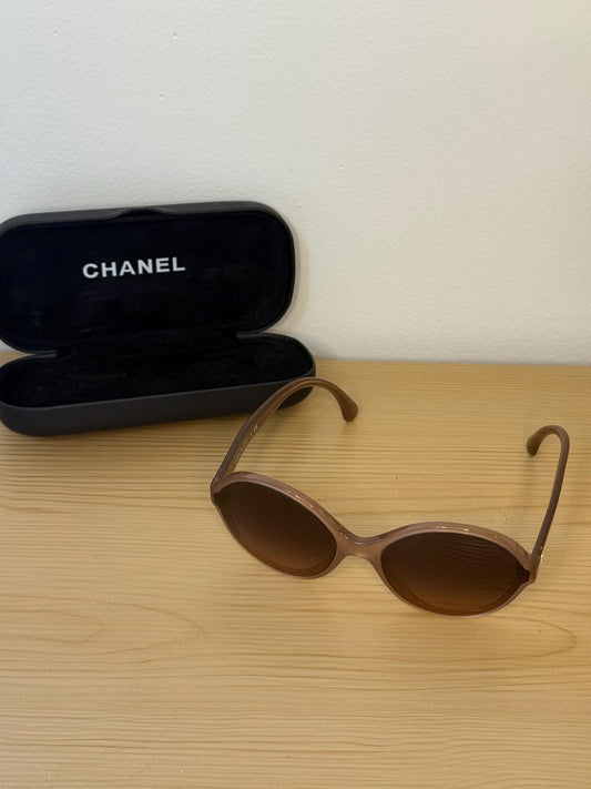 Chanel 5387 oval sunglasses in beige acetate with dark brown gradient lenses