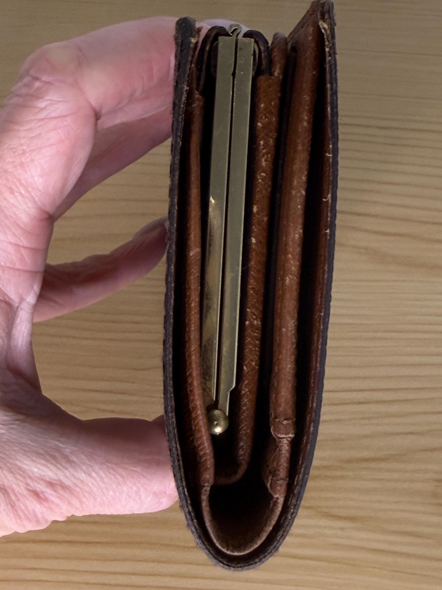 100% Authentic Louis Vuitton Monogram Kiss Lock Wallet Portefeuille Viennois