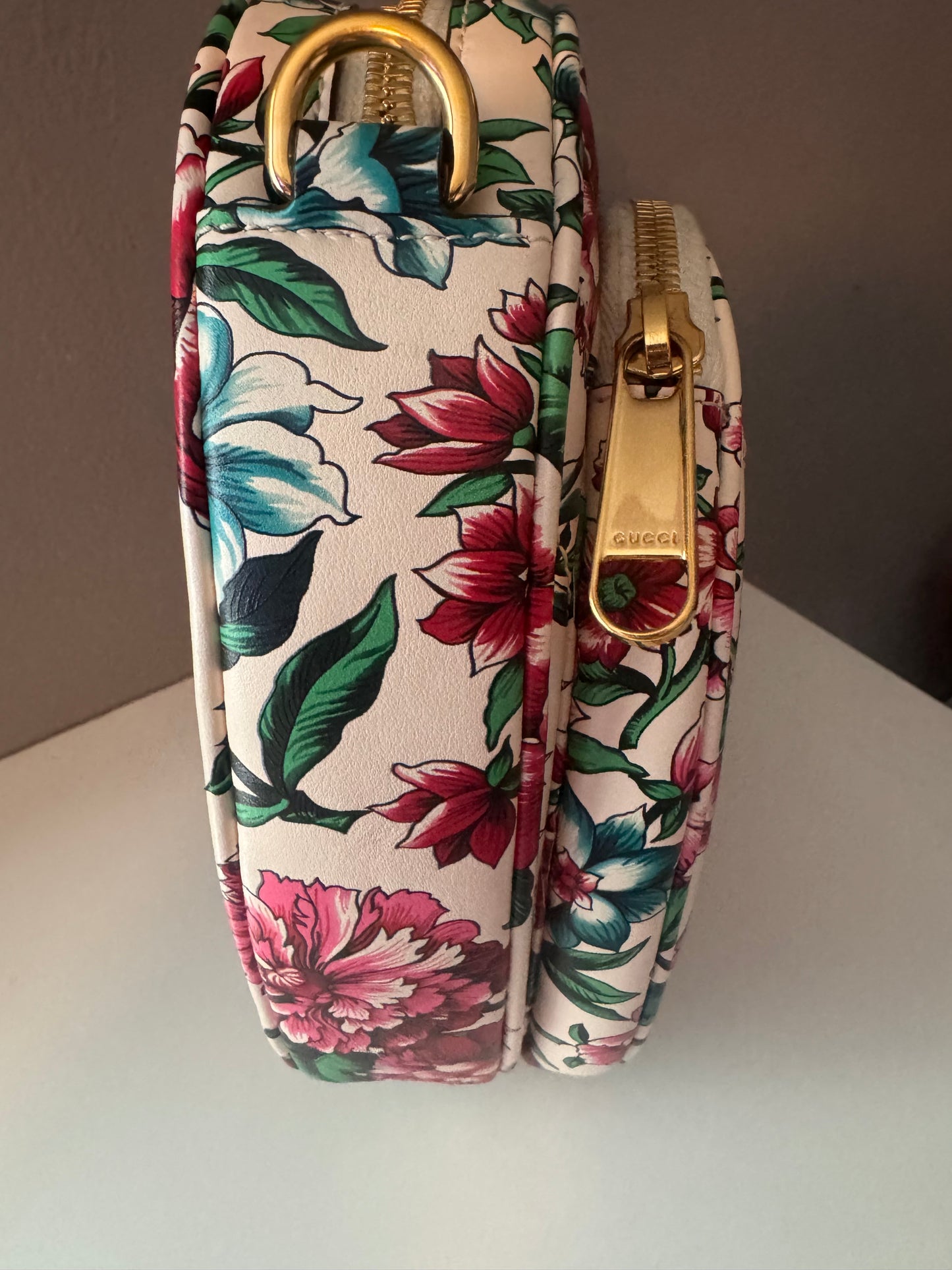 Gucci Brit Rose Print Interlocking G Mini Heart Shoulder Bag