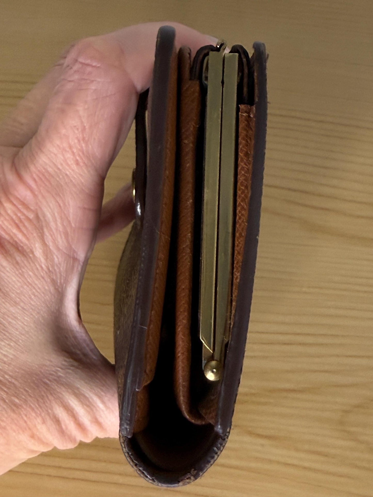 100% Authentic Louis Vuitton Monogram Kiss Lock Wallet Portefeuille Viennois