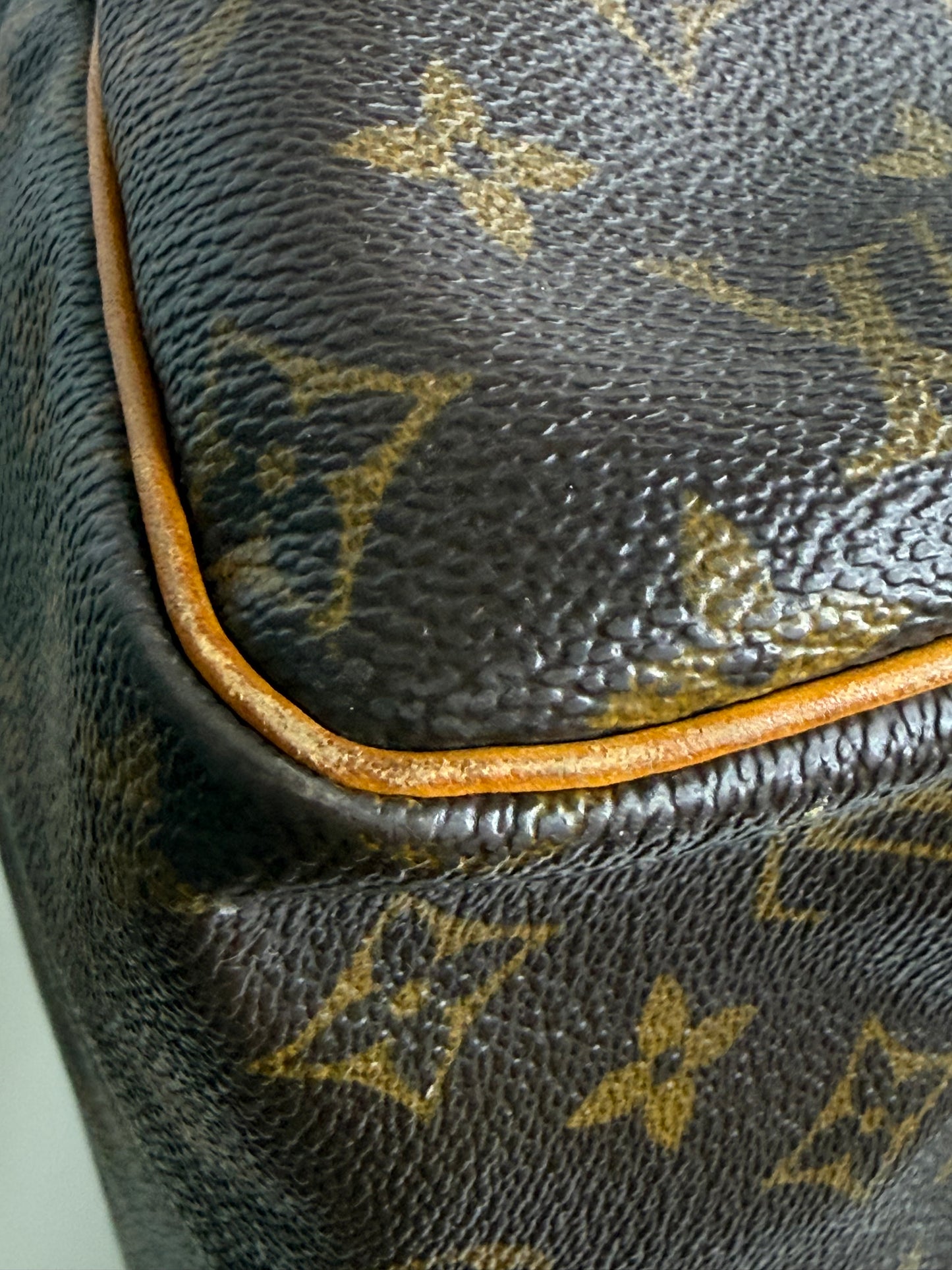 Louis Vuitton Vintage Monogram Speedy 30