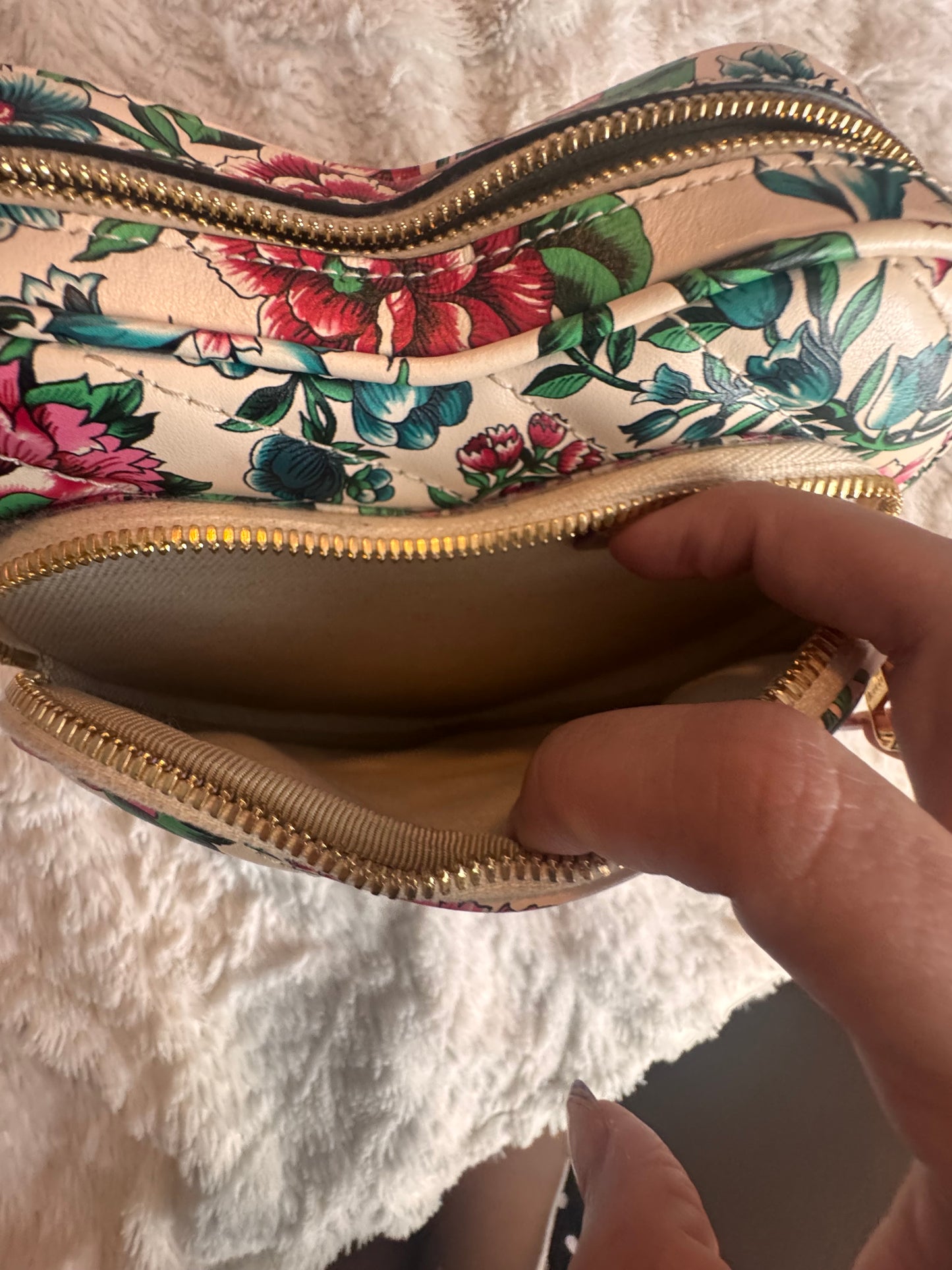 Gucci Brit Rose Print Interlocking G Mini Heart Shoulder Bag
