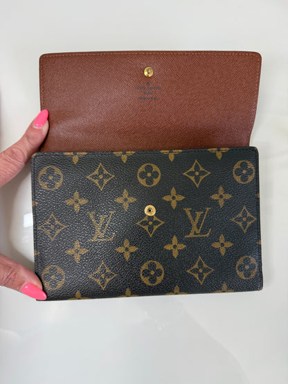 Louis Vuitton Monogram Pochette Passport Tri Fold