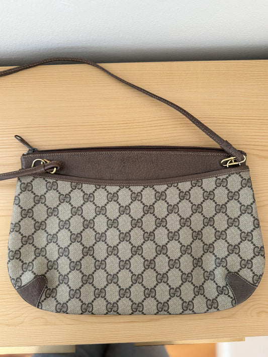 AUTHENTIC Gucci Vintage GG Supreme canvas crossbody bag with the signature green and red web stripe accent