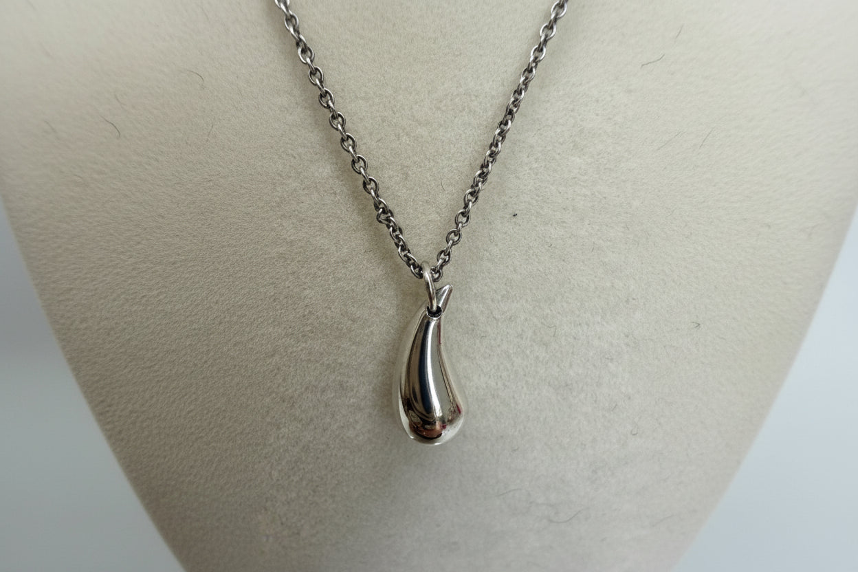 Tiffany Elsa Peretti Sterling Silver Teardrop Necklace