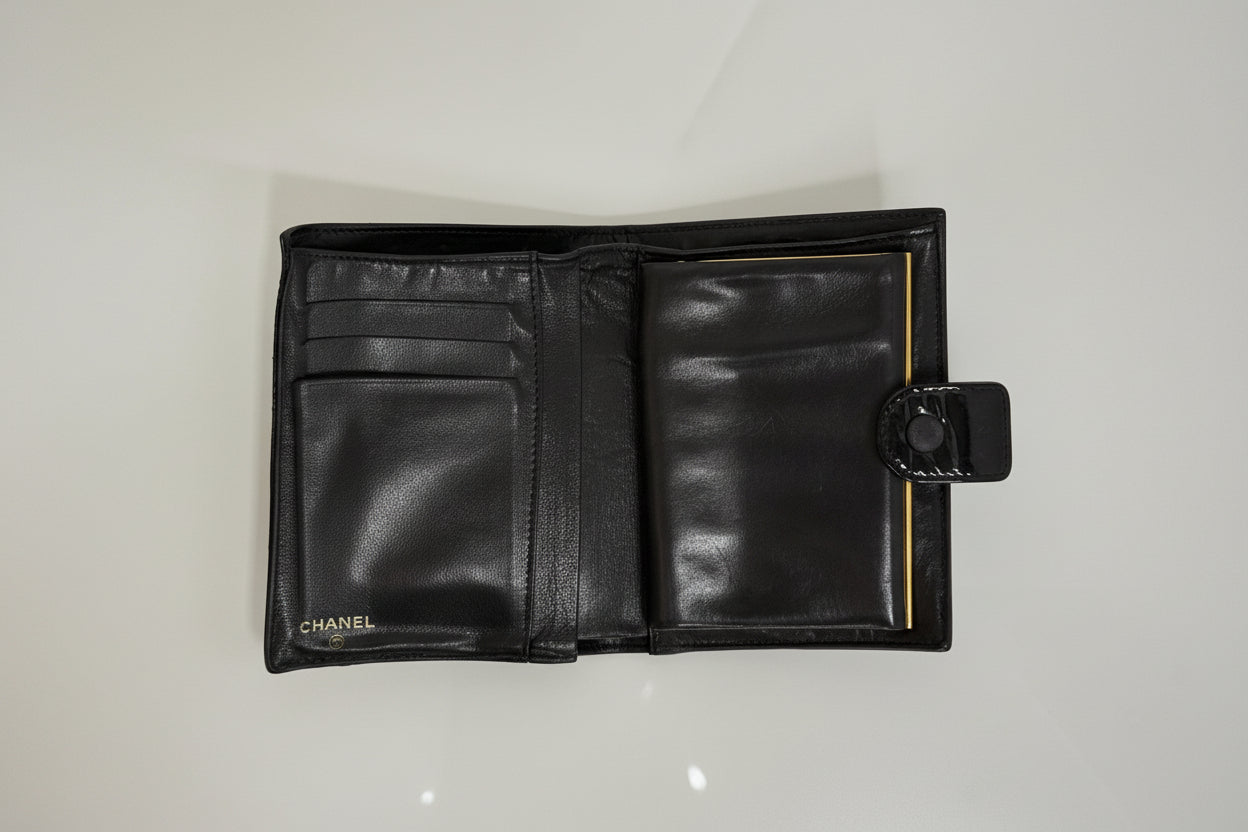 Chanel Vintage Black CC Compact Patent Leather with Kiss Lock Wallet