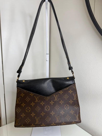 Louis Vuitton Epi Black and Monogram Saint Michel